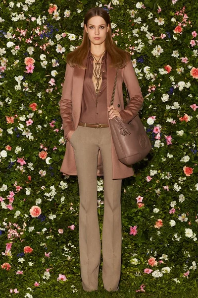 Look 18